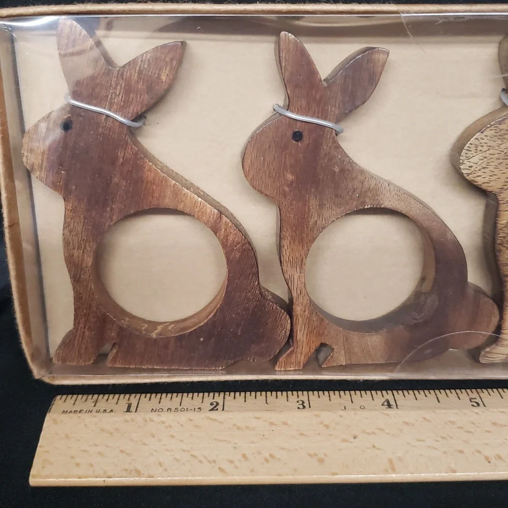 Nicole Miller NWT Set/4 Wooden Bunny Napkin Rings Set
